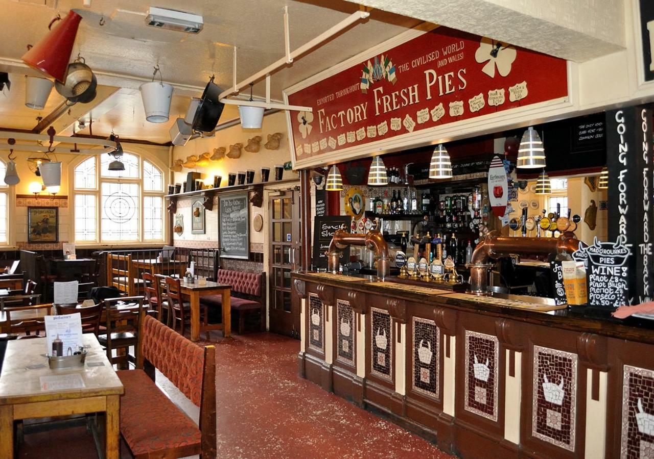 Mad O'Rourkes Pie Factory Hotell Dudley Eksteriør bilde